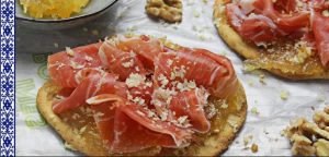 Pastel Cordobés con Jamón serrano CON TORTAS DE ACEITE CON ROMERO Y TOMILLO